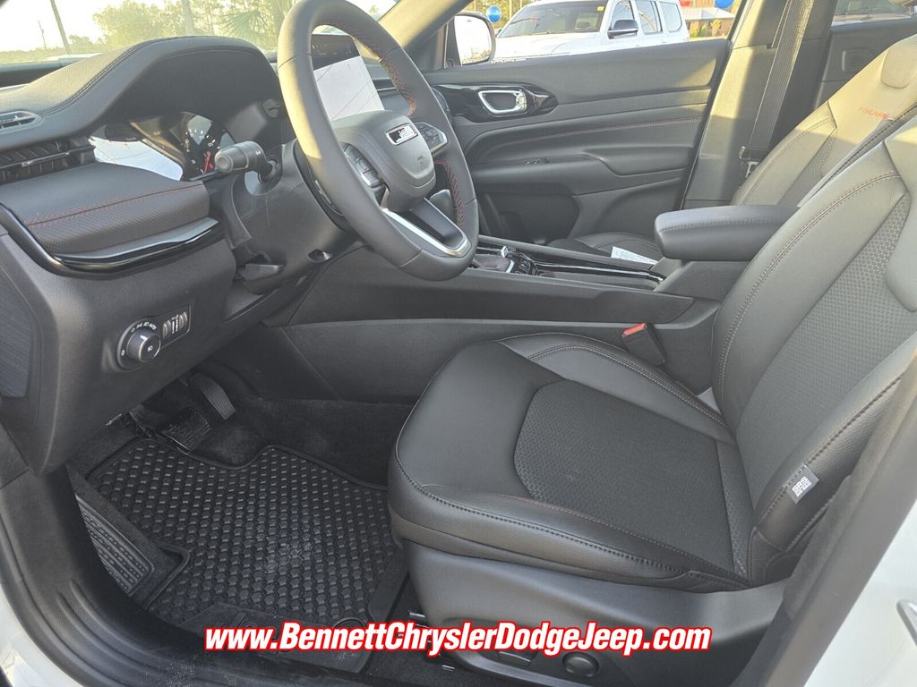 2025 Jeep Compass Trailhawk - Photo 6