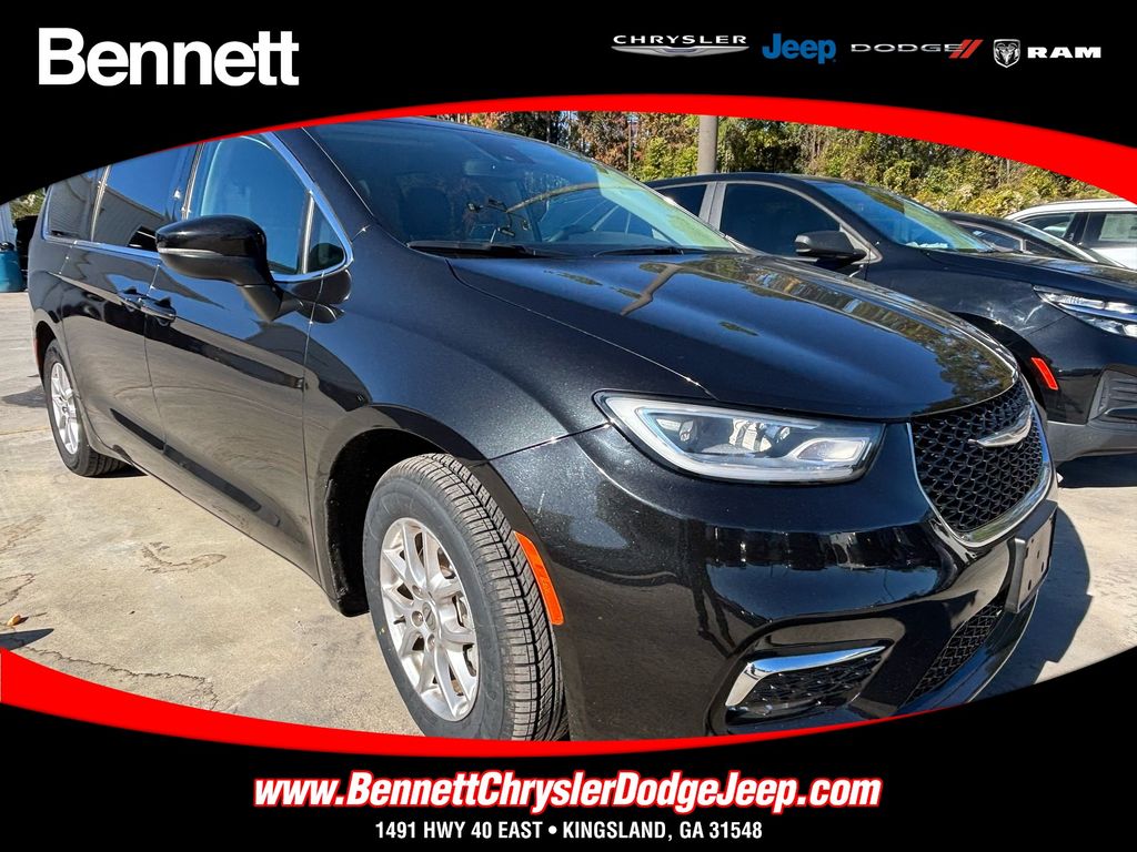 2023 Chrysler Pacifica Touring L's photo