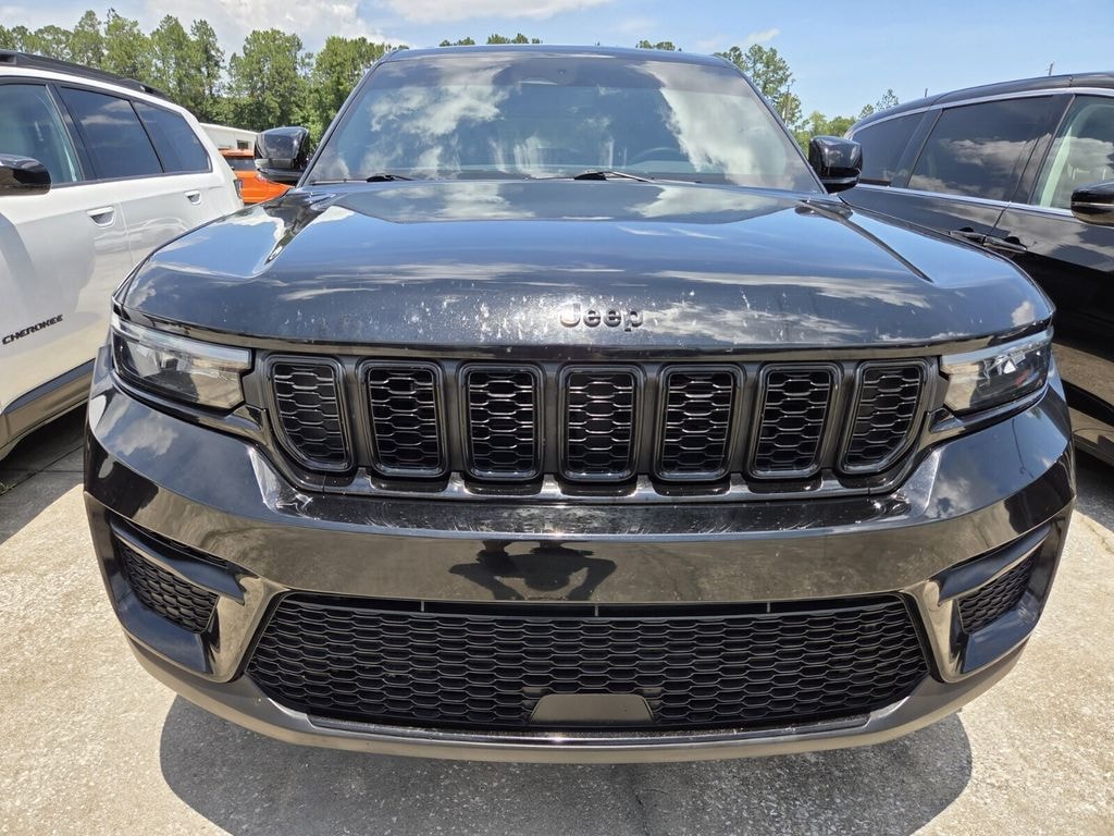 Used 2023 Jeep Grand Cherokee Laredo SUV