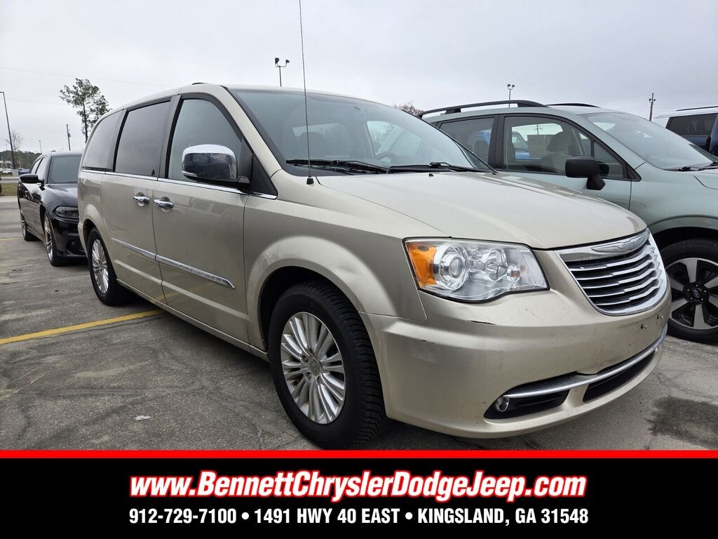 Used 2014 Chrysler Town & Country Limited Van
