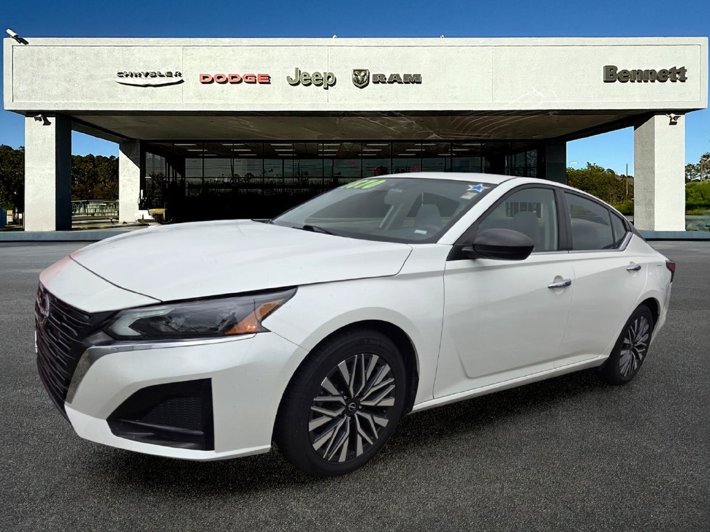 Used 2024 Nissan Altima 2.5 SV Sedan