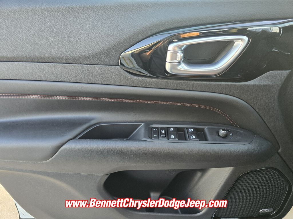 2025 Jeep Compass Trailhawk - Photo 11