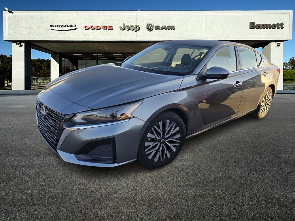 Used 2023 Nissan Altima 2.5 SV Sedan