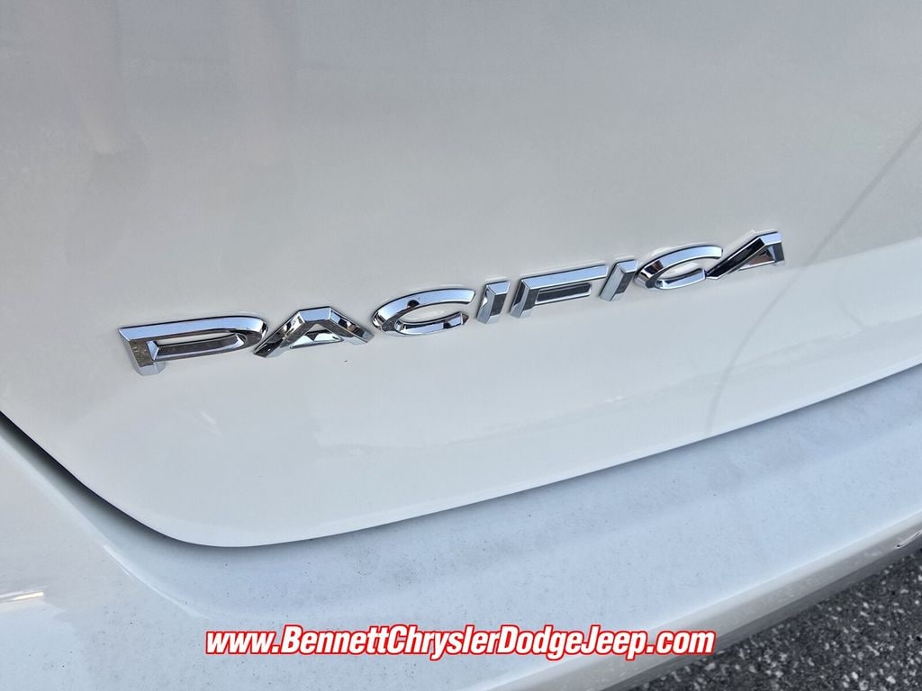 New 2026 Chrysler Pacifica SELECT Passenger Van