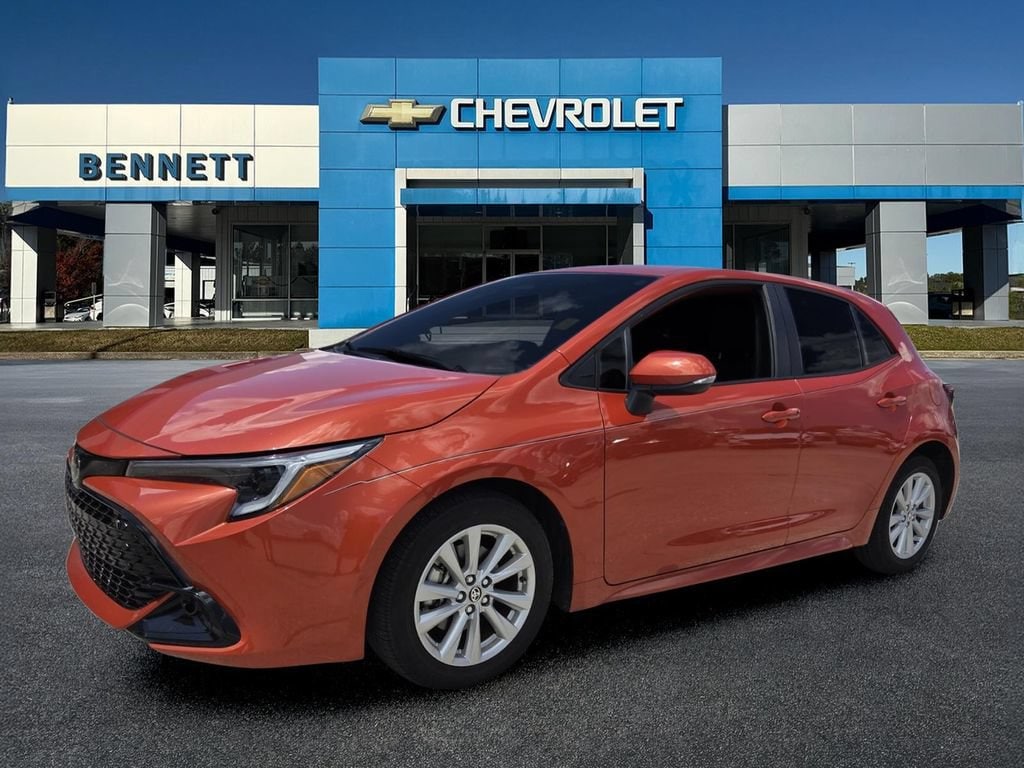 Used 2025 Toyota Corolla Hatchback SE