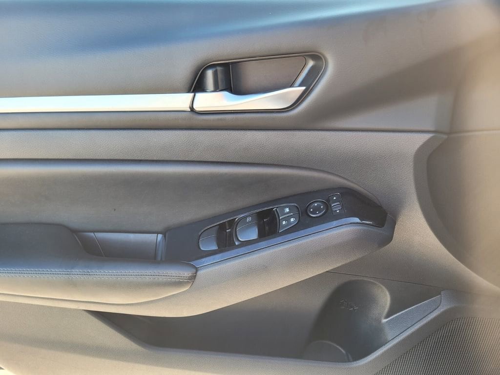 2023 Nissan Altima SV - Photo 10
