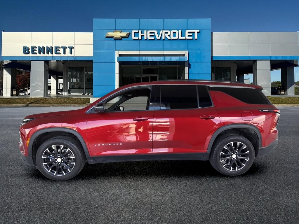 Used 2025 Chevrolet Traverse LT SUV