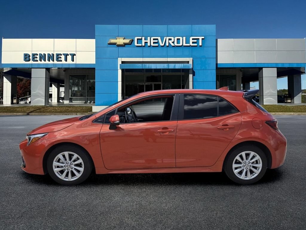 Used 2025 Toyota Corolla Hatchback SE