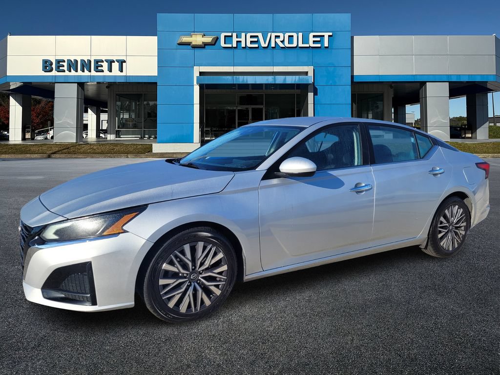 Used 2023 Nissan Altima SV with VIN 1N4BL4DV0PN327305 for sale in Kingsland, GA