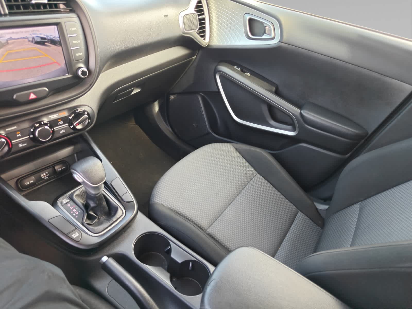 2022 Kia Soul LX - Photo 17