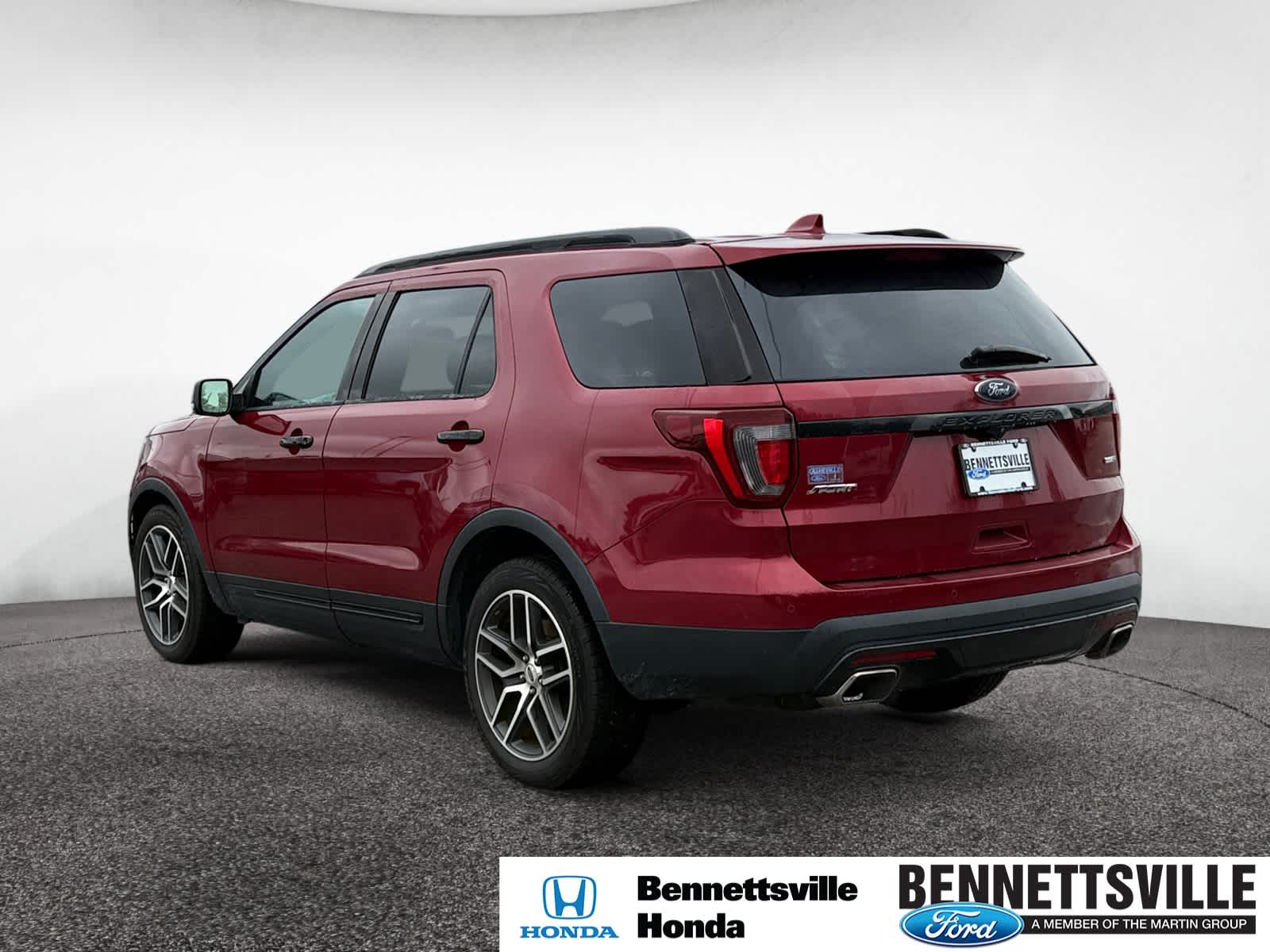 2016 Ford Explorer Sport photo 2