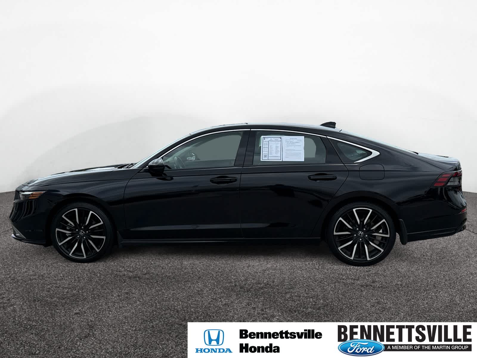 2024 Honda Accord Hybrid Touring photo 2