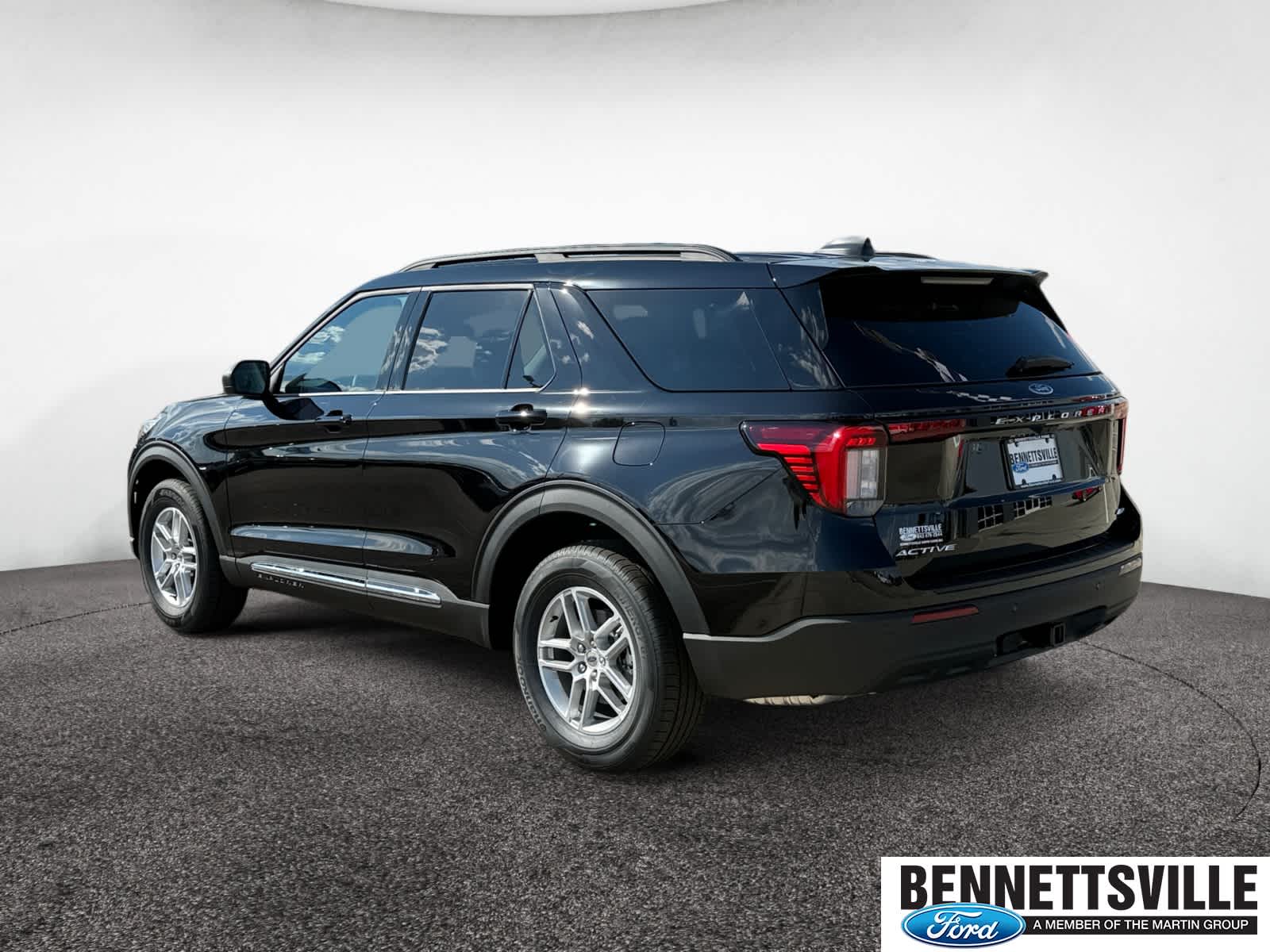 2025 Ford Explorer photo 3