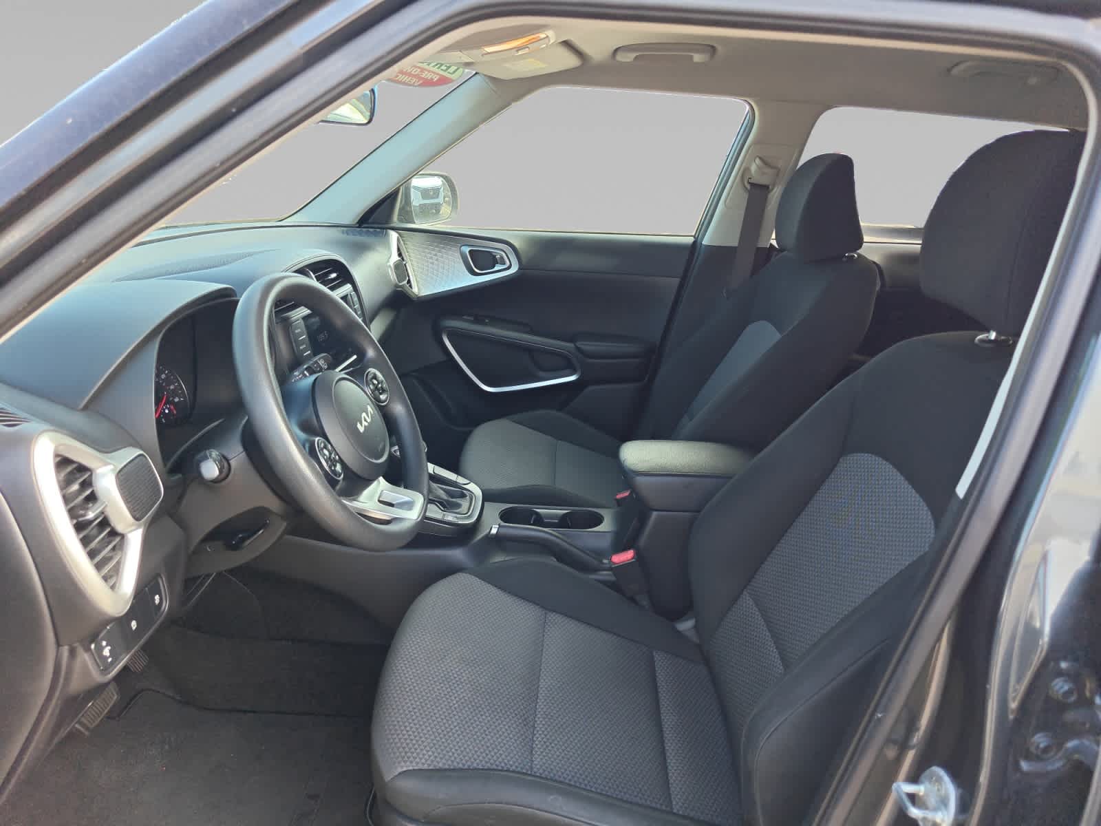 2022 Kia Soul LX - Photo 11