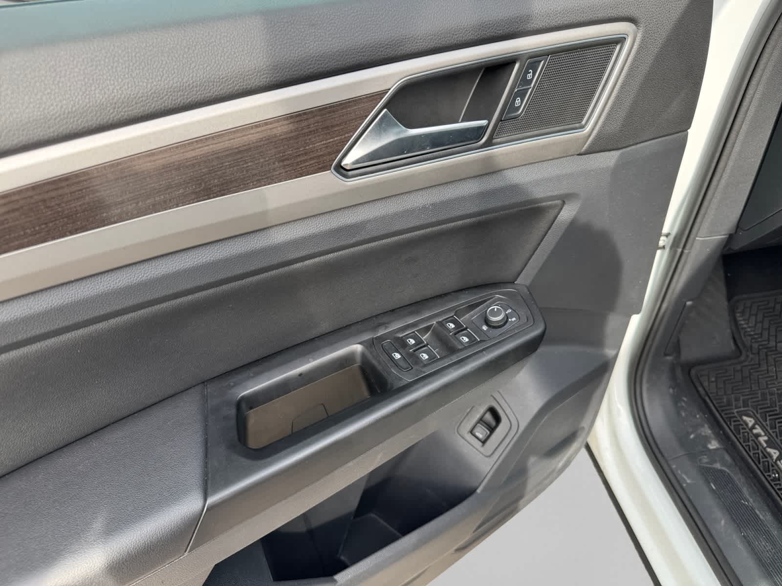 2019 Volkswagen Atlas SE w/Tech - Photo 10