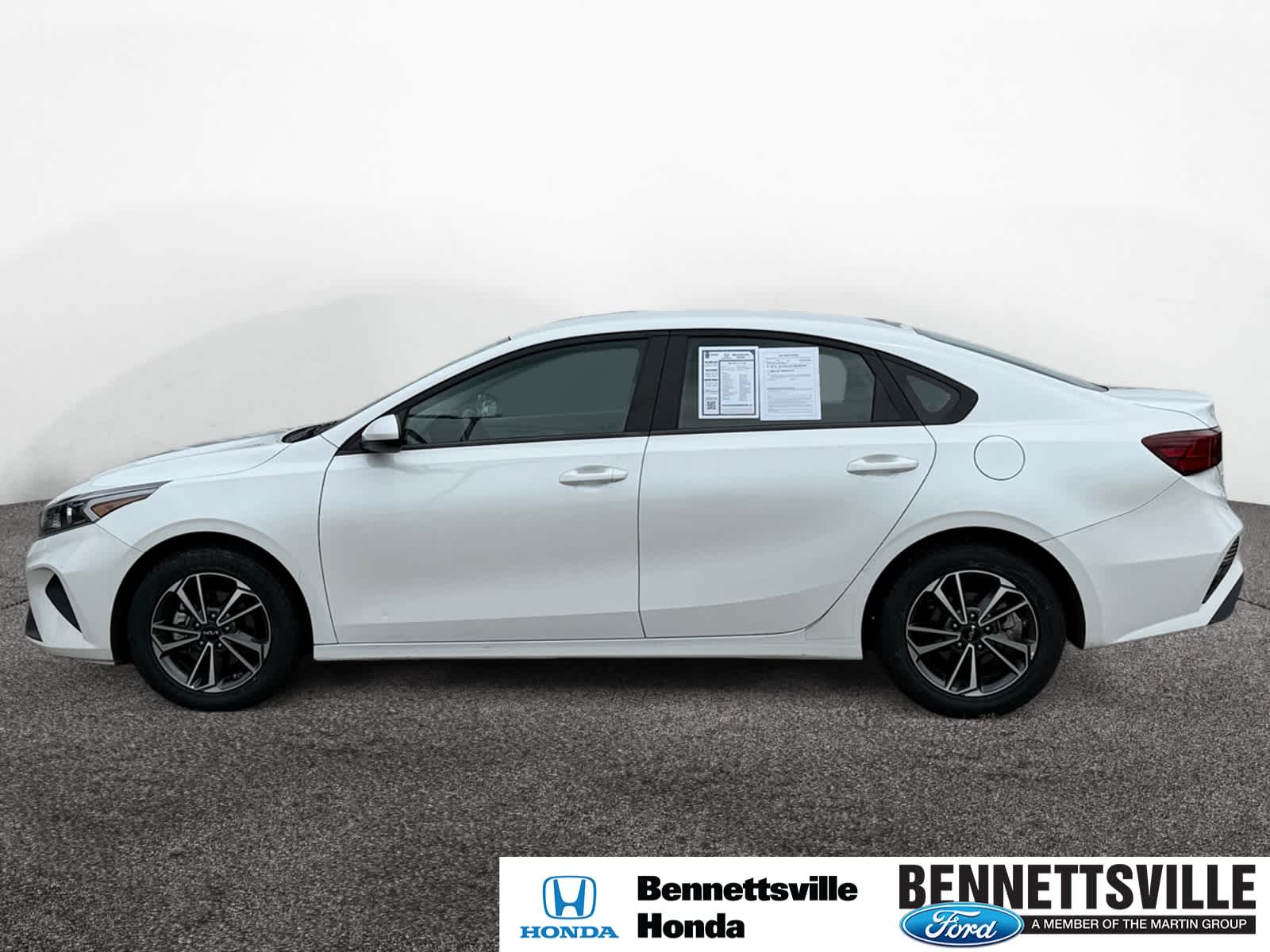 2022 Kia Forte LXS photo 2