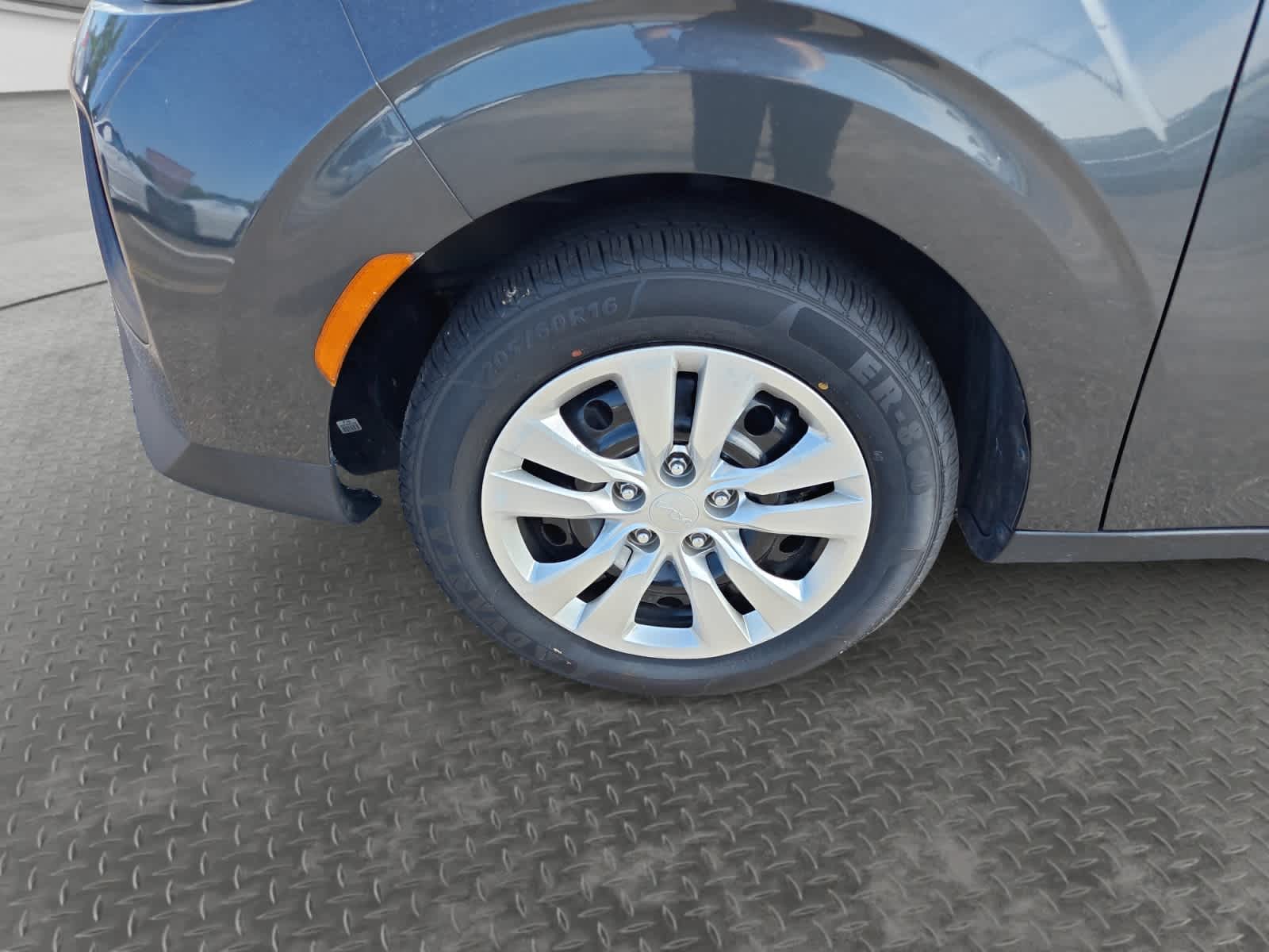 2022 Kia Soul LX - Photo 9