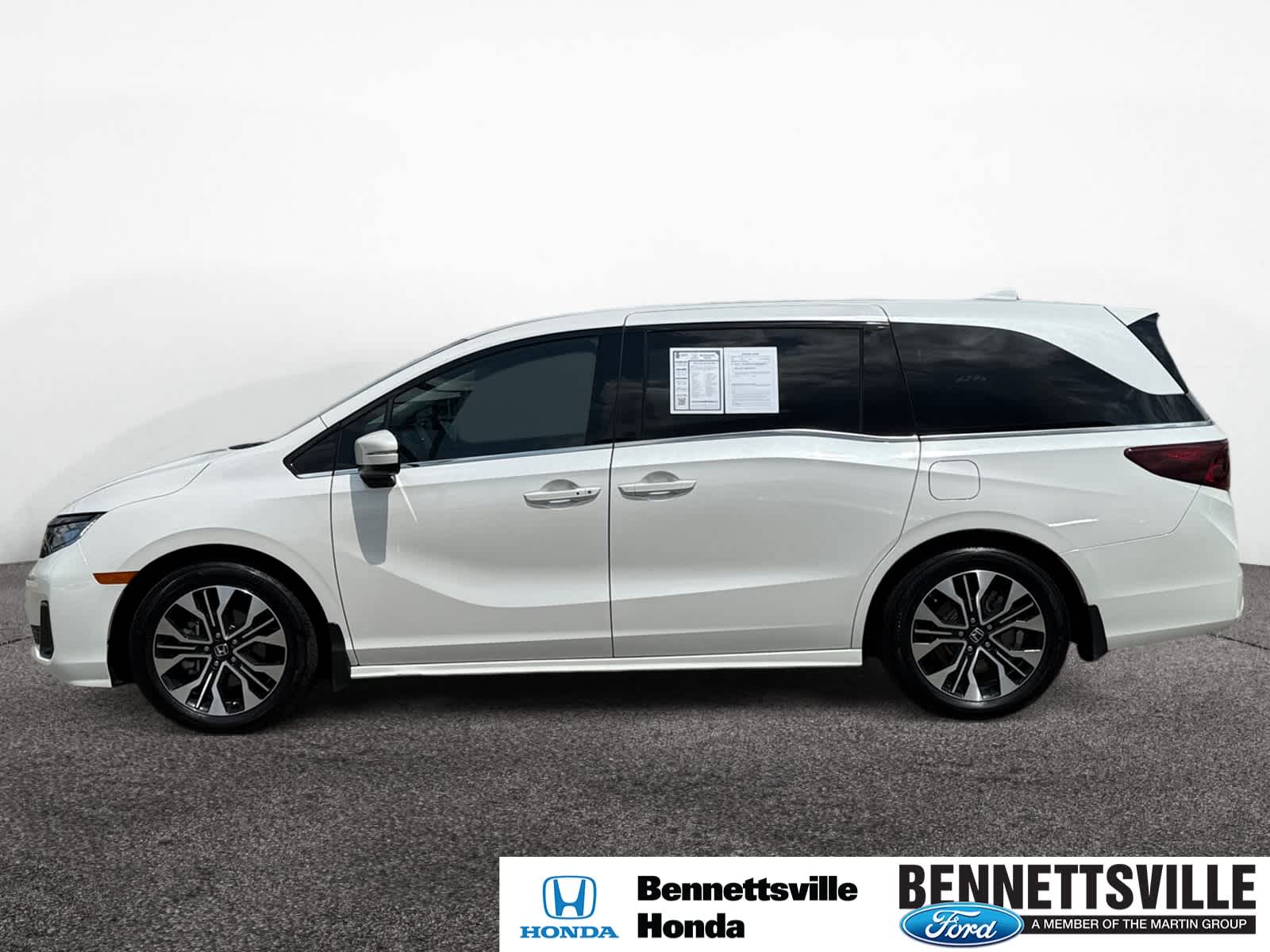 2025 Honda Odyssey Elite photo 2