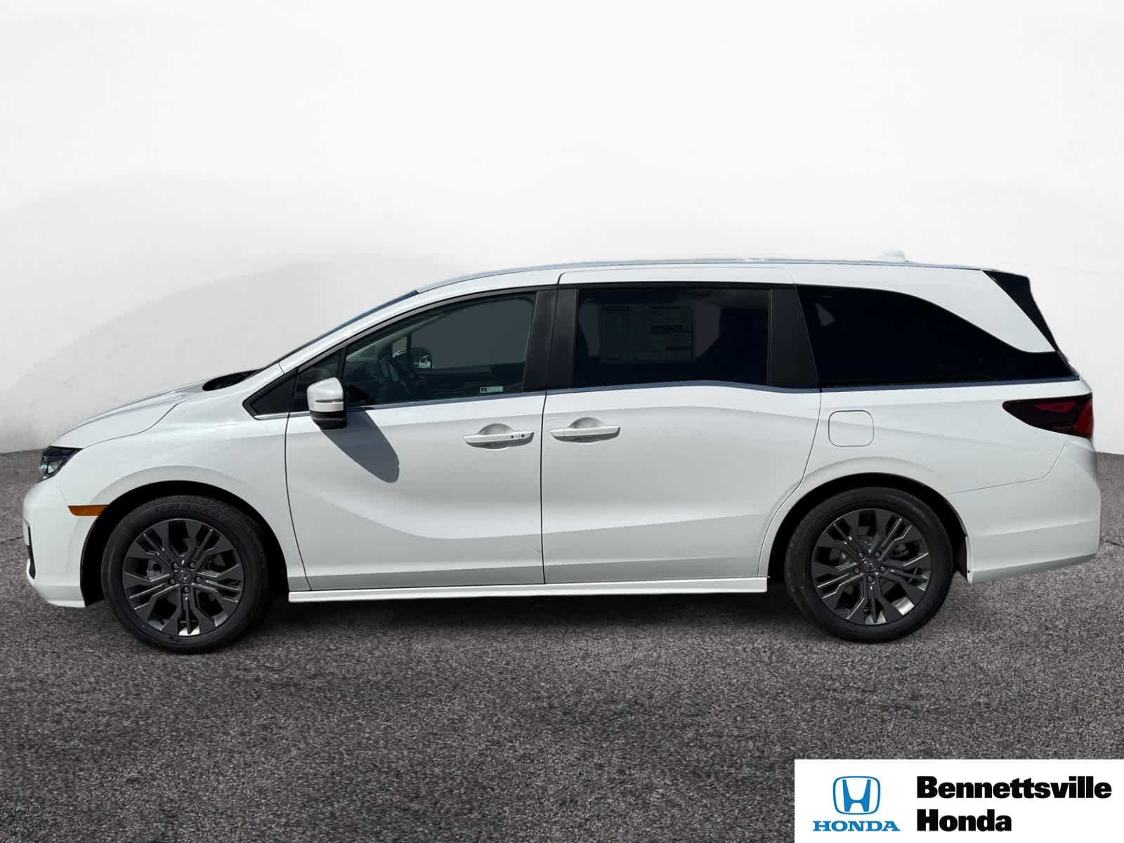 2026 Honda Odyssey Touring photo 2