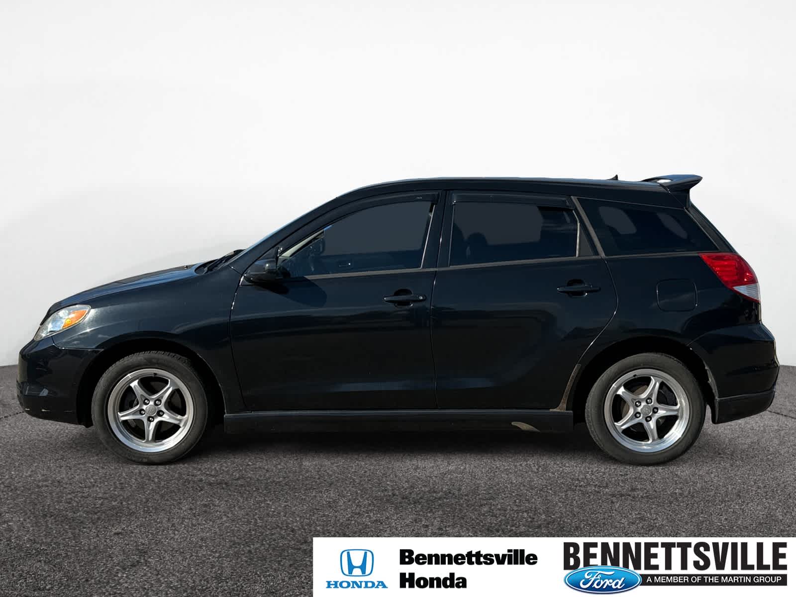 2004 Toyota Corolla Matrix L photo 2