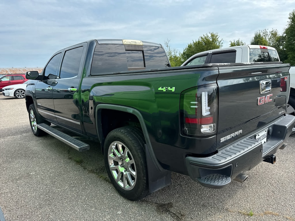 Used 2017 GMC Sierra 1500 Denali 4WD Crew Cab 143.5 4WD Crew Cab 143.5
