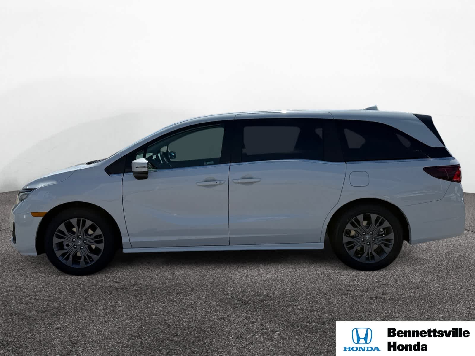 2026 Honda Odyssey Touring photo 2