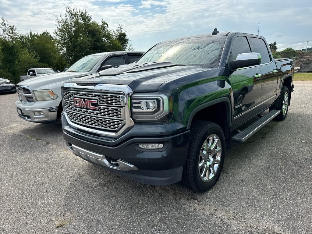 Used 2017 GMC Sierra 1500 Denali 4WD Crew Cab 143.5 4WD Crew Cab 143.5
