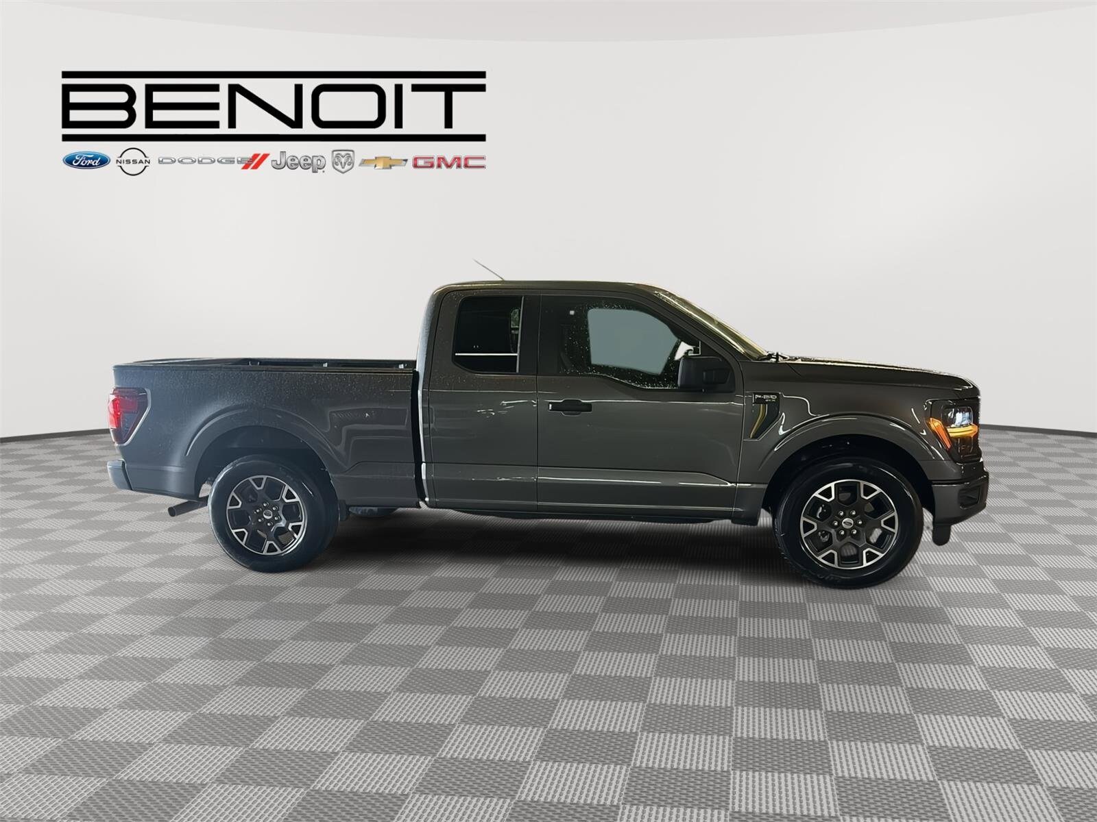 2025 Ford F-150 STX photo 4