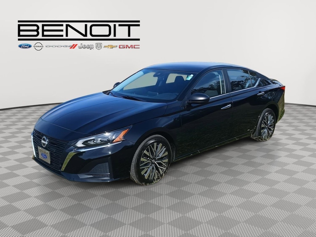 Used 2025 Nissan Altima SV Sedan