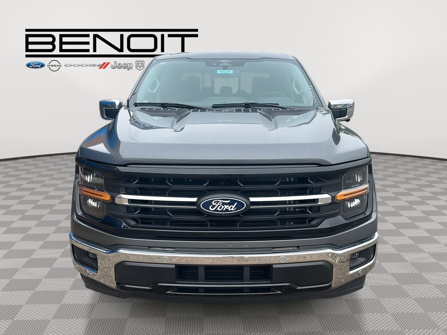 2025 Ford F-150 XLT photo 2