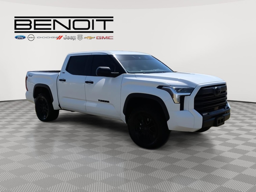 2023 Toyota Tundra SR5 CrewMax photo 4