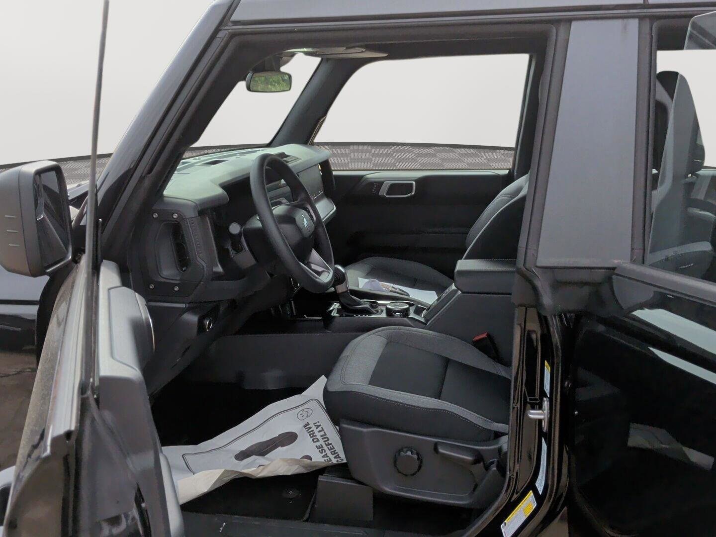 2025 Ford Bronco 4-Door Base - Photo 25
