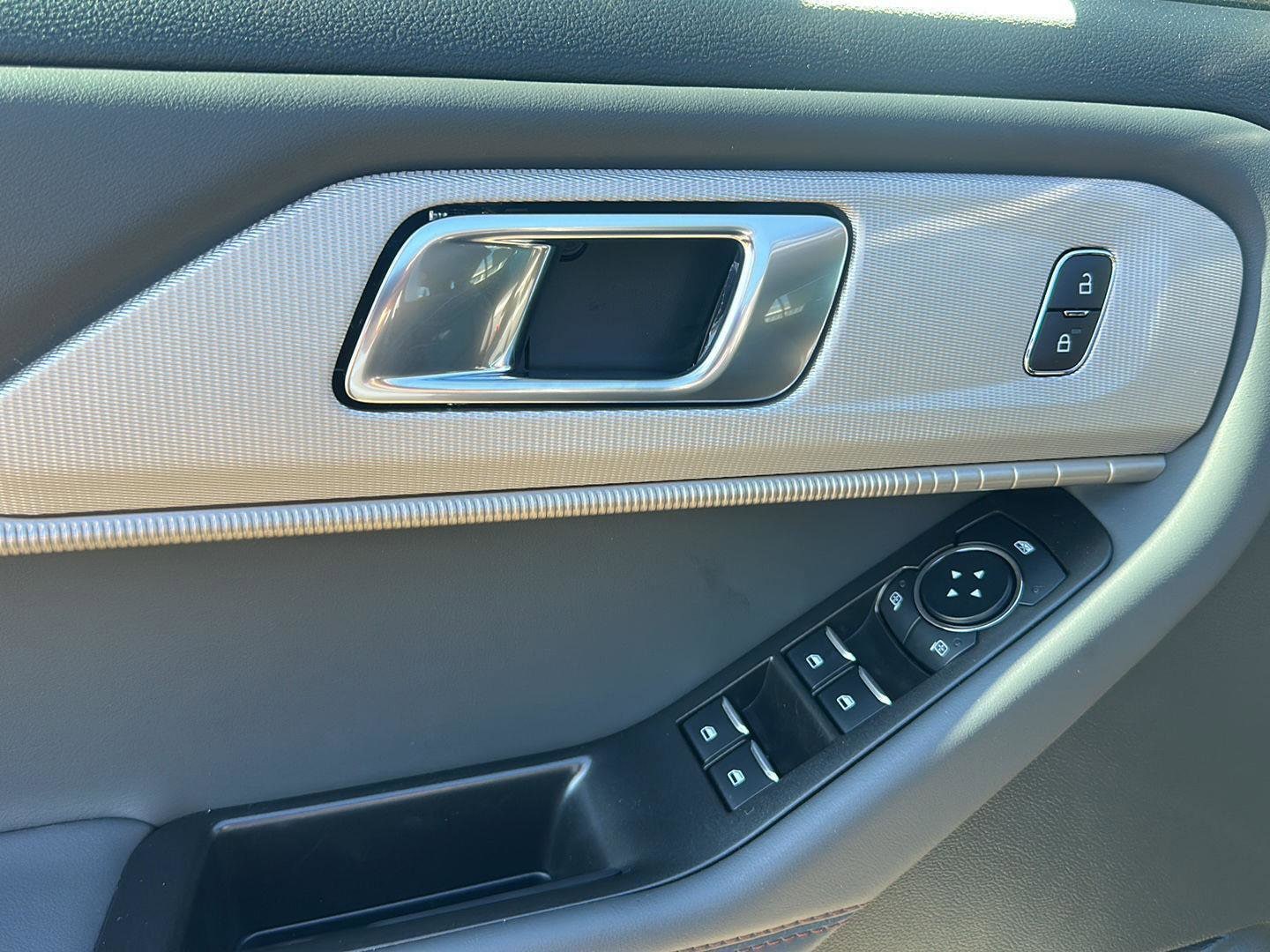 2026 Ford Explorer Active - Photo 15