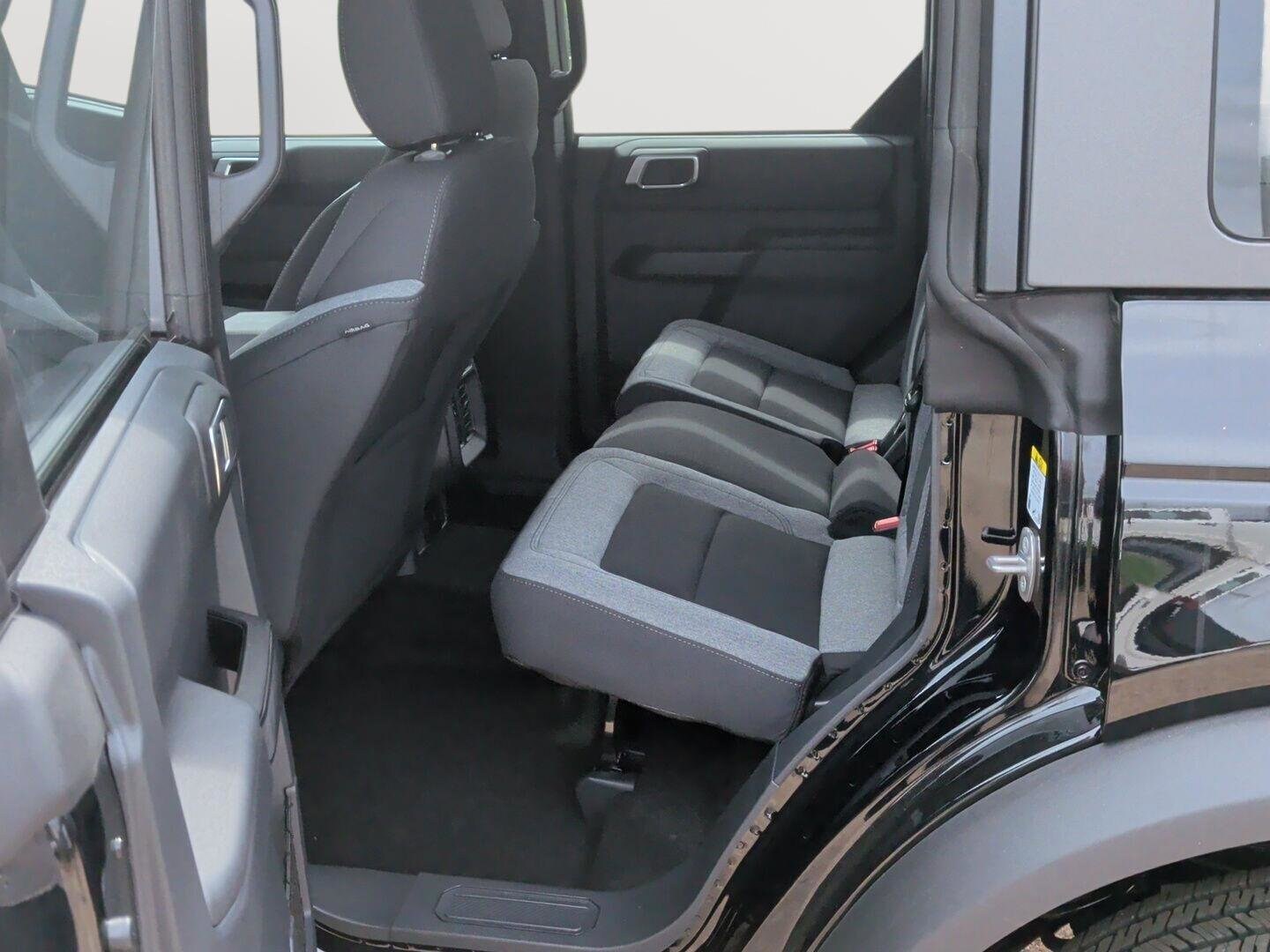 2025 Ford Bronco 4-Door Base - Photo 24