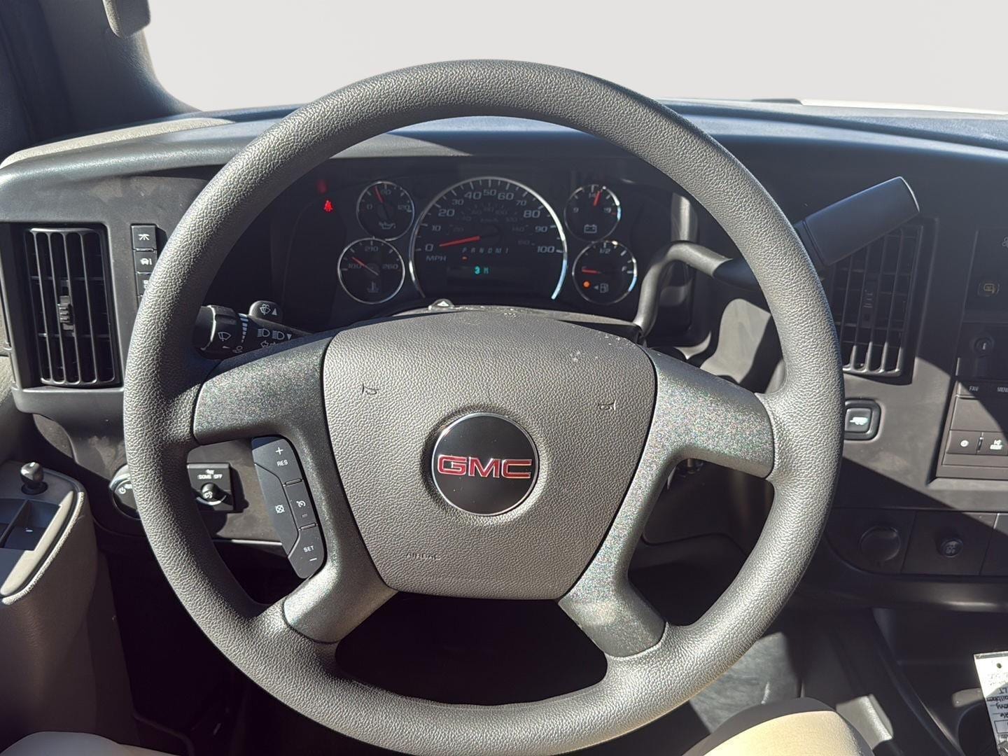 2025 GMC Savana Cargo Work Van - Photo 18