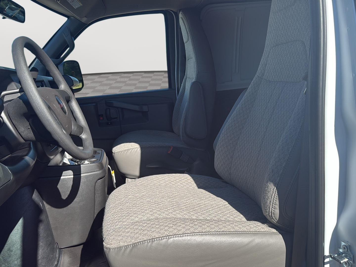 2025 GMC Savana Cargo Work Van - Photo 14