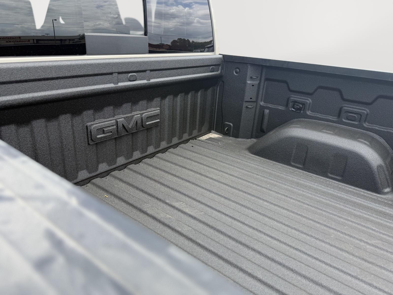 2026 GMC Sierra 1500 AT4X - Photo 9