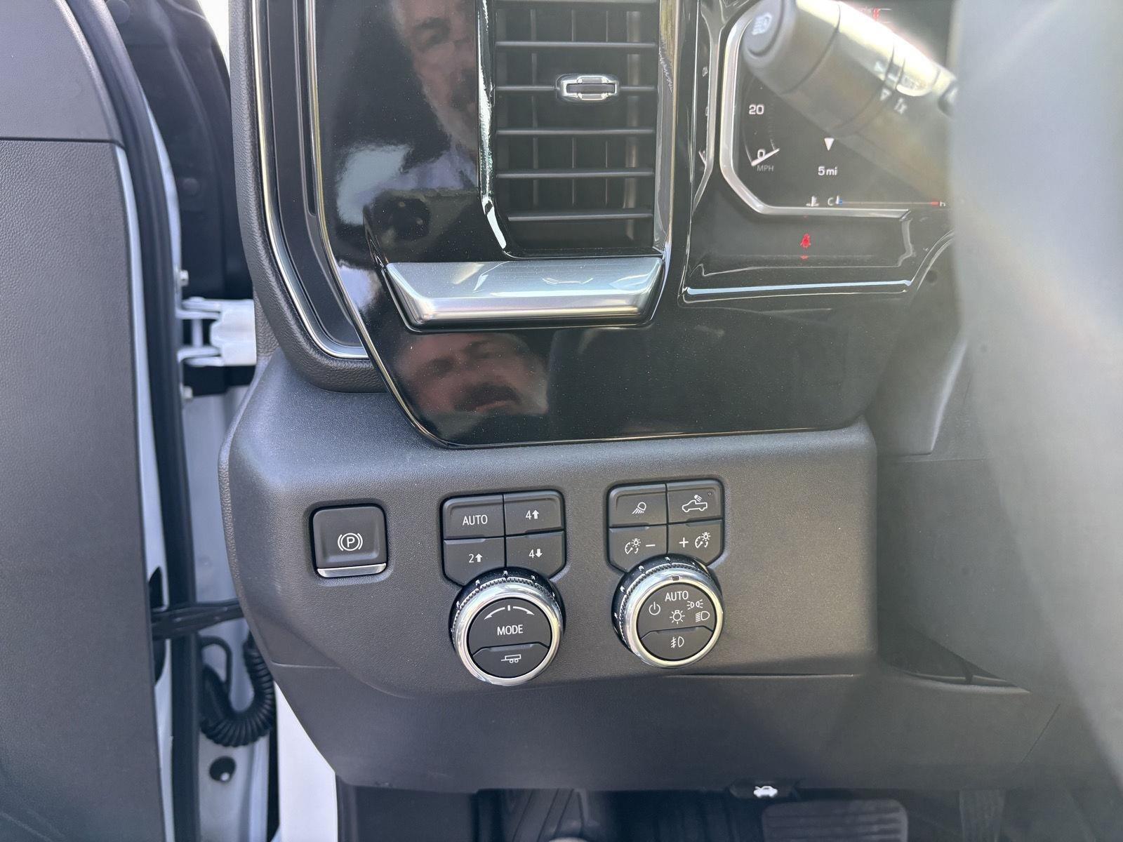 2026 GMC Sierra 1500 SLT - Photo 17