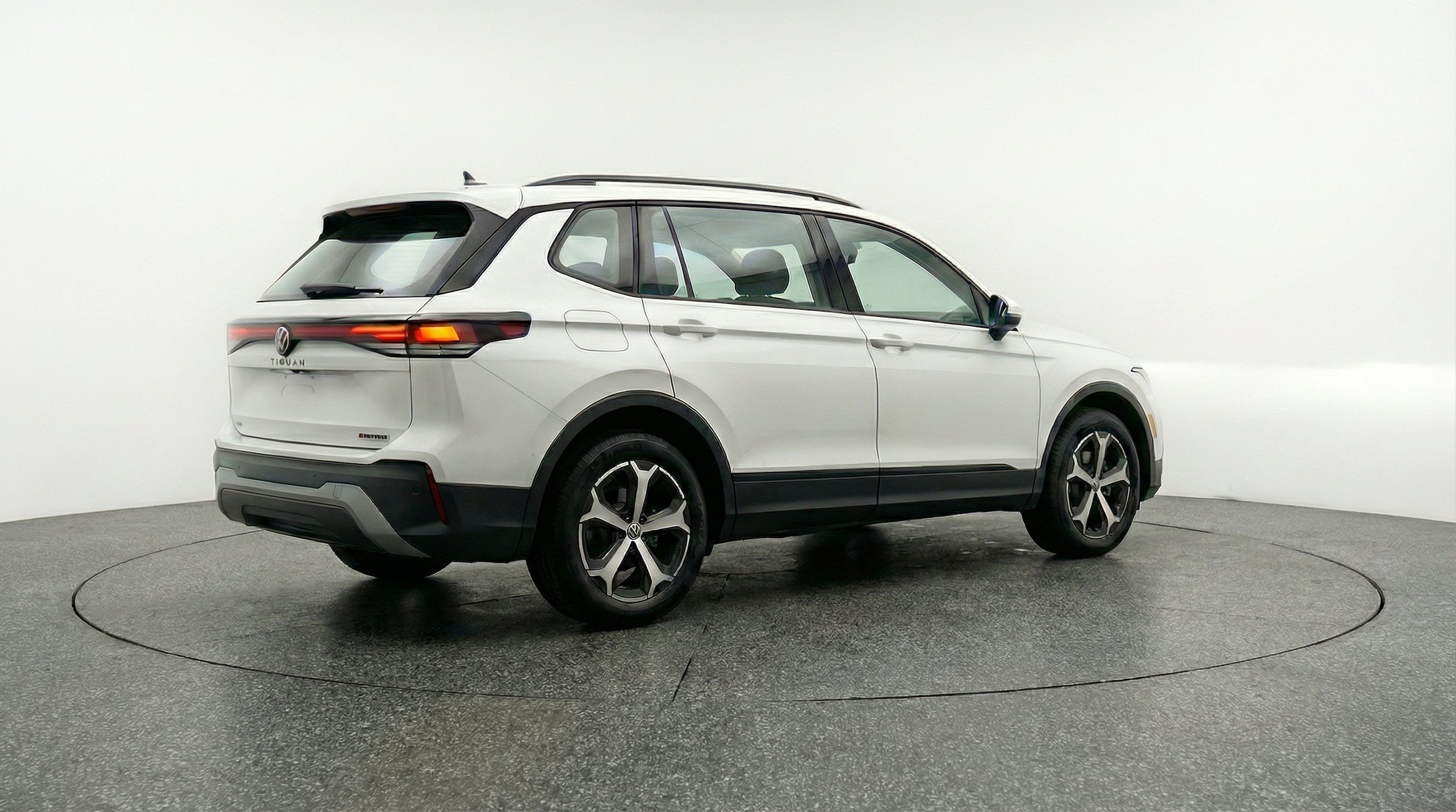 Thumbnail: 2026 Volkswagen Tiguan - 9