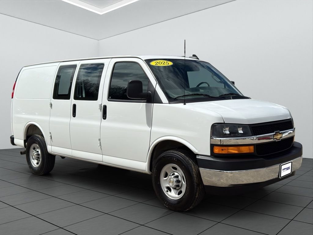 2025 Chevrolet Express Cargo Work Van - Photo 18