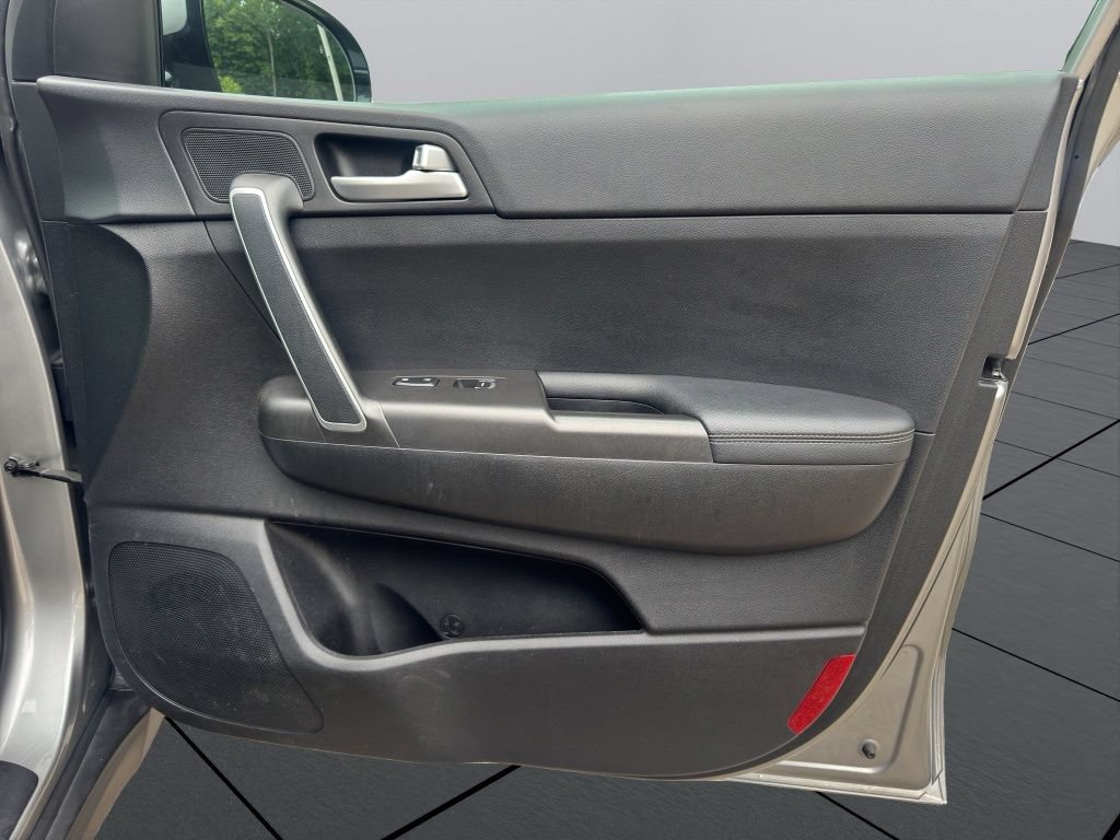 2020 Kia Sportage LX - Photo 11