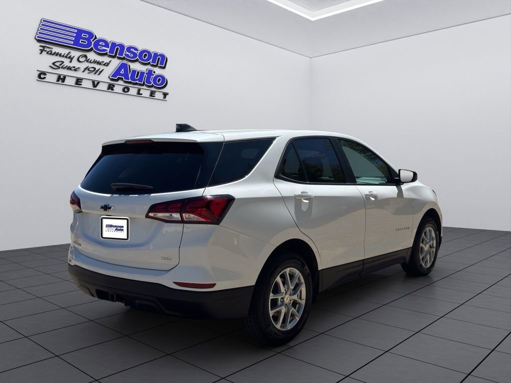 2022 Chevrolet Equinox LS - Photo 17