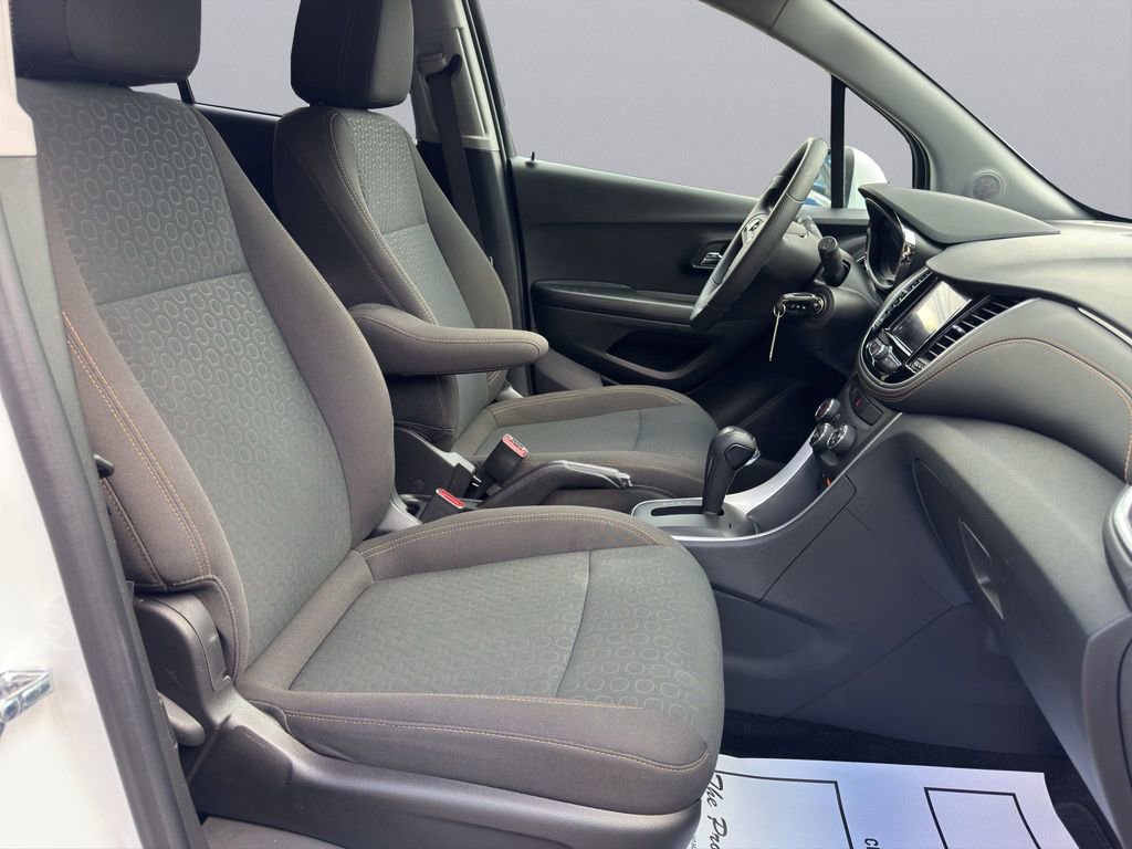 2022 Chevrolet Trax LS - Photo 12
