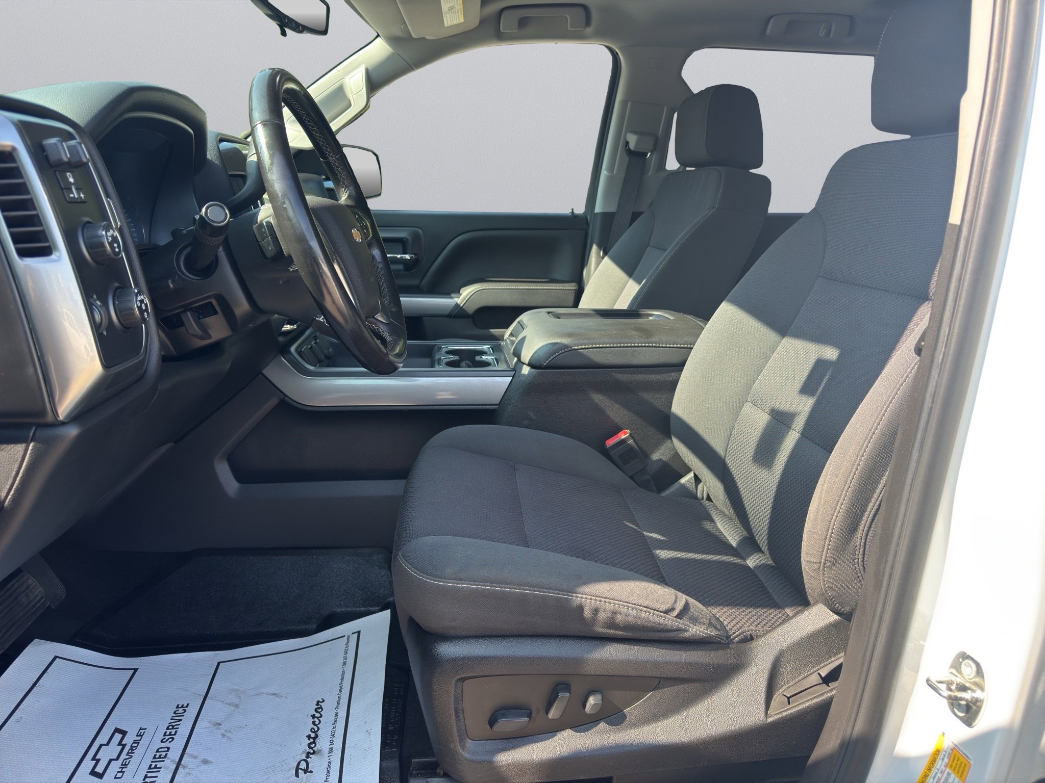 2018 Chevrolet Silverado 1500 LT photo 3