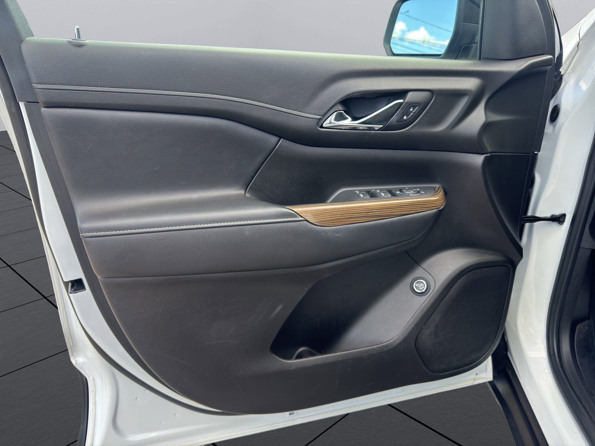 2022 Gmc Acadia SLE photo 2