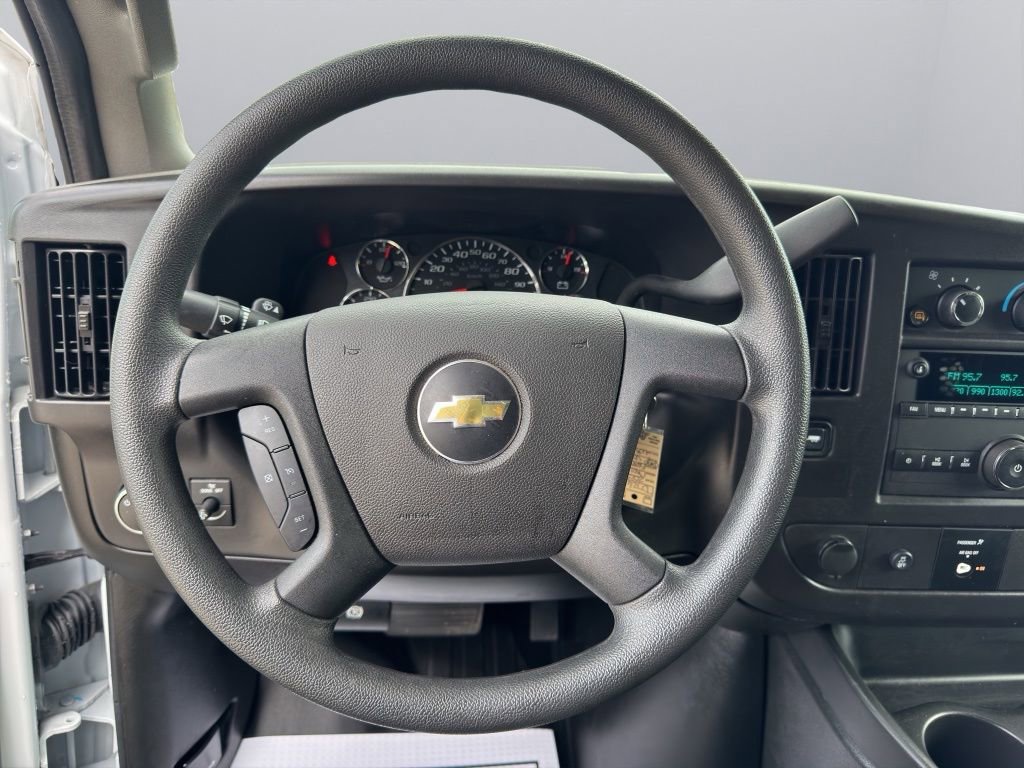 2025 Chevrolet Express Cargo Work Van - Photo 7