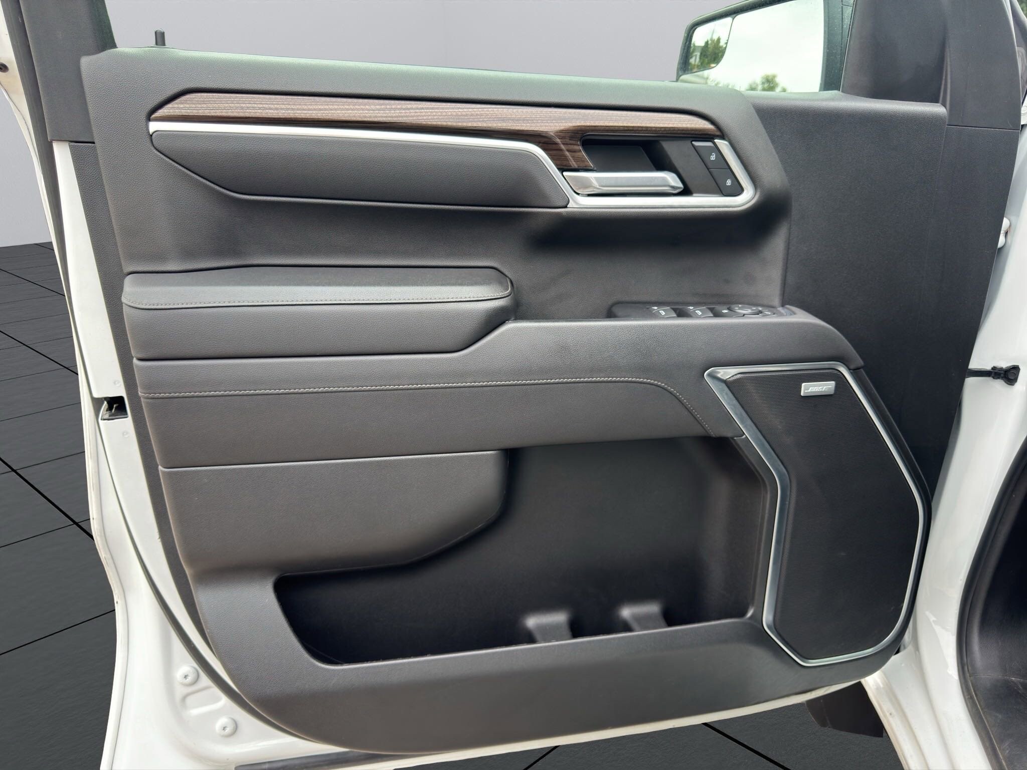 2022 Chevrolet Silverado 1500 RST photo 2
