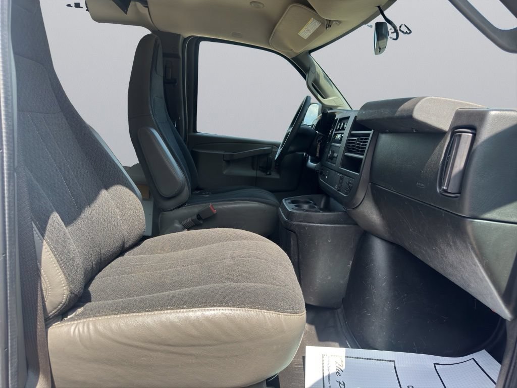 2021 GMC Savana Cargo Work Van - Photo 11