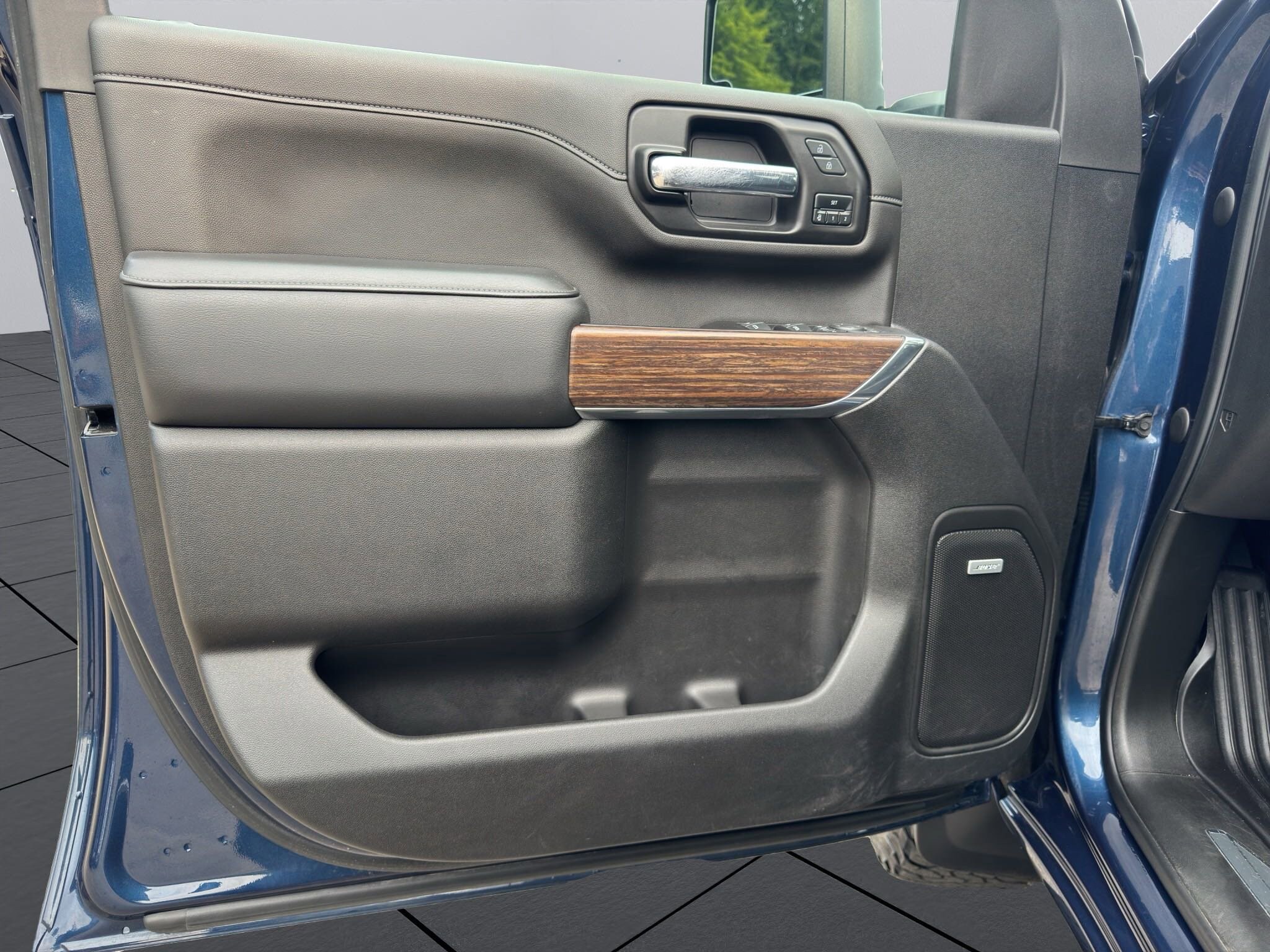 2022 Chevrolet Silverado 3500HD High Country photo 2