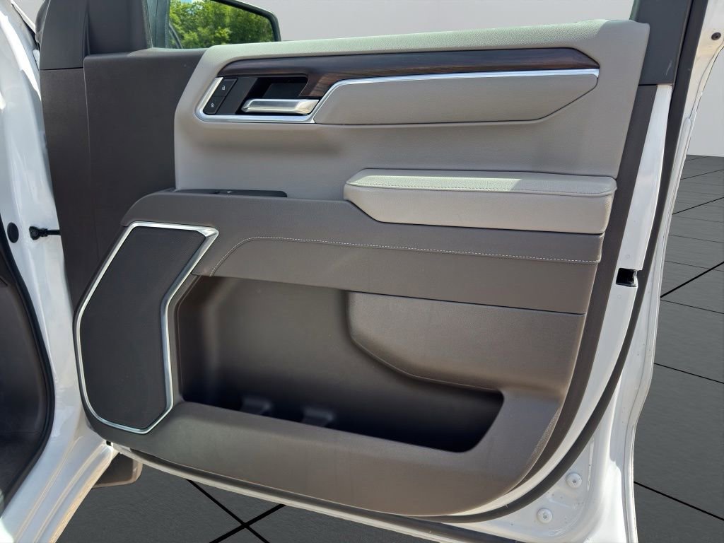 2025 GMC Sierra 1500 SLT - Photo 10